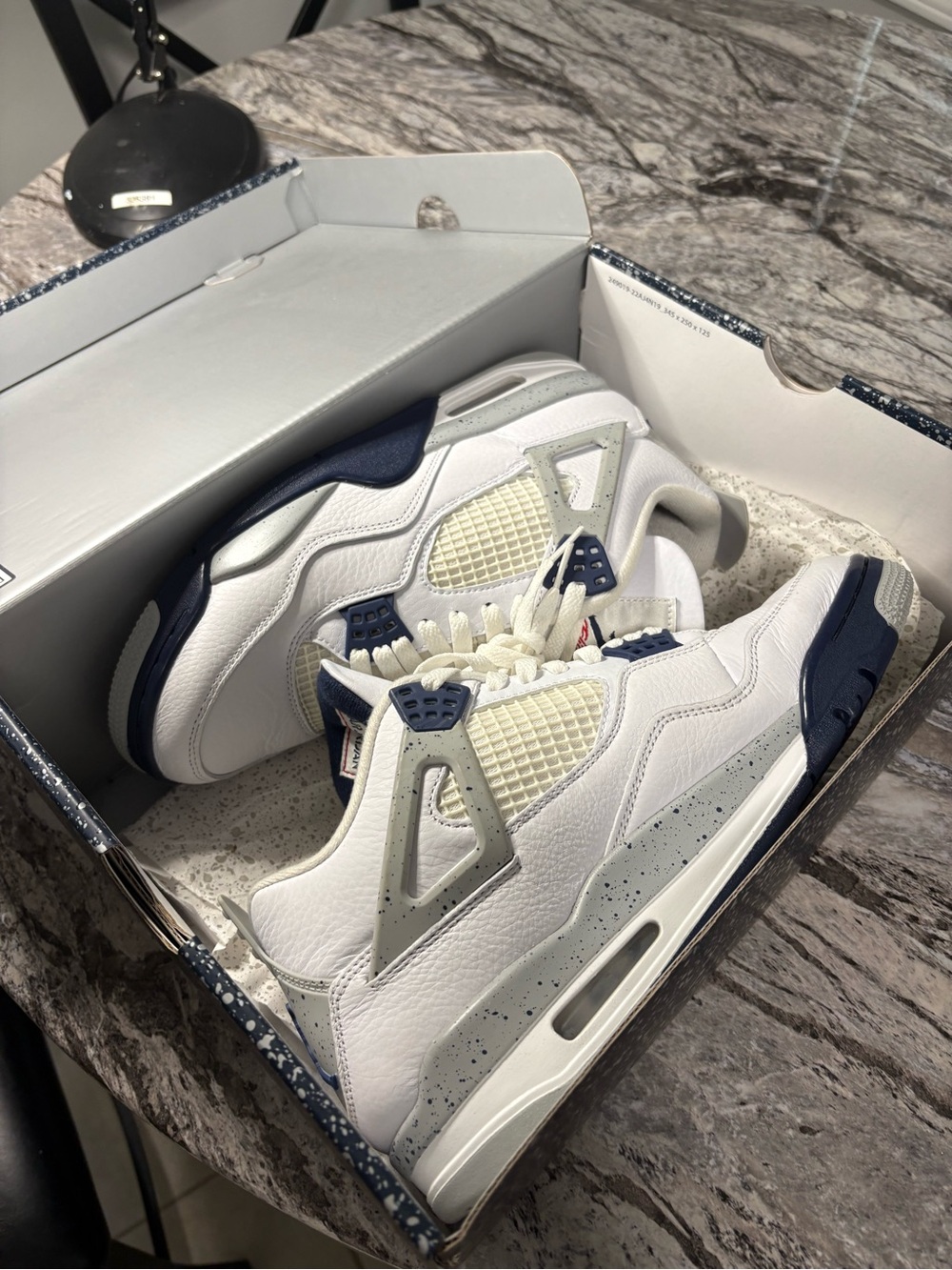Air Jordan Retro 4 Men’s White and Navy Speckle Sneakers. Size 10 - Picture 12 of 15